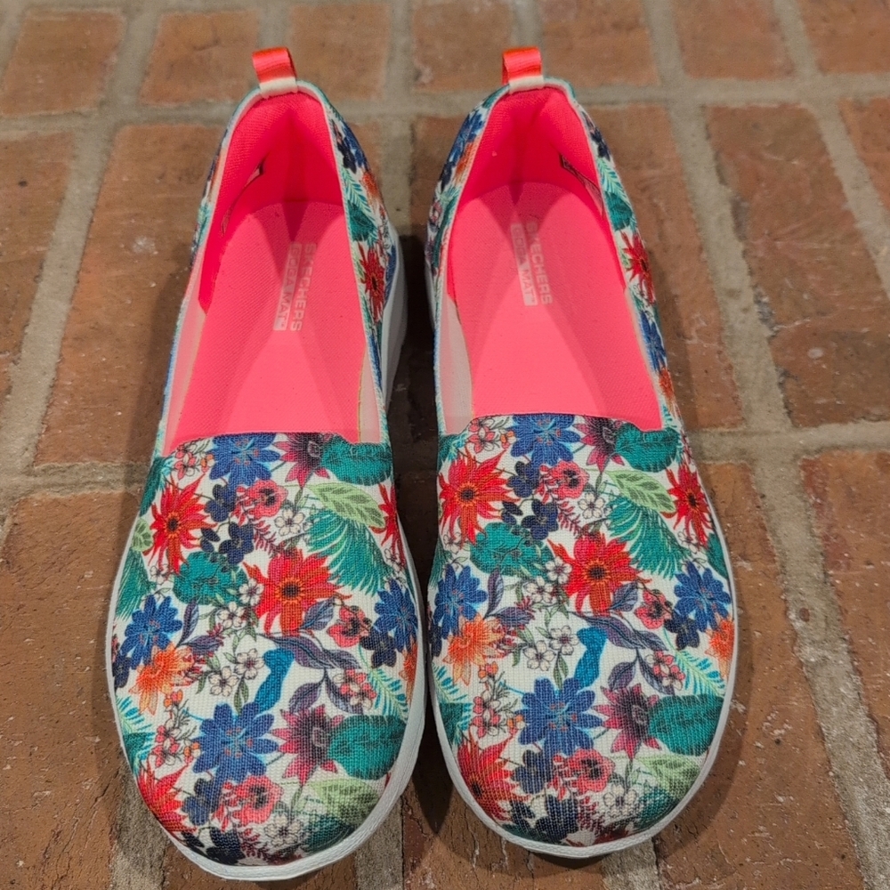 Skechers Women GOwalk Classic Washable Slip-Ons Spring Safari White Floral, Sz 8